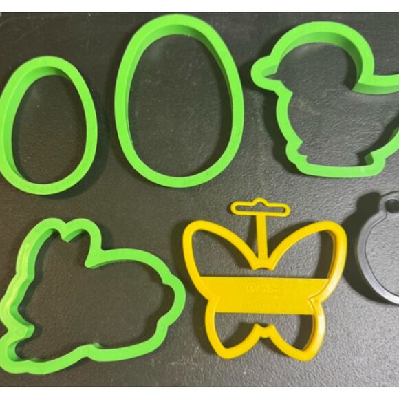 Vtg Cookie Cutters & Round Dough Cutters Lot Some Wilton - Picture 3 of 4